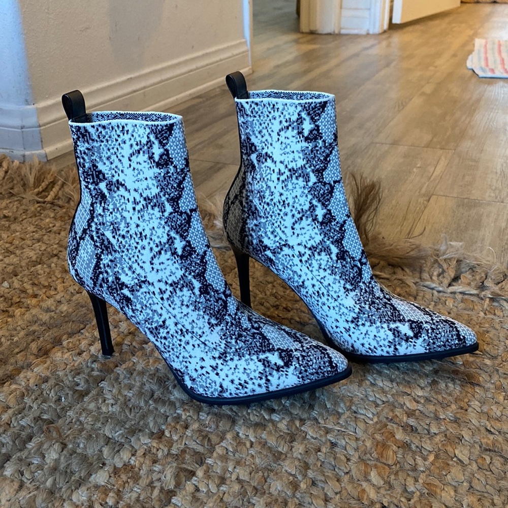 Steve Madden 6.5 Fitted heels
